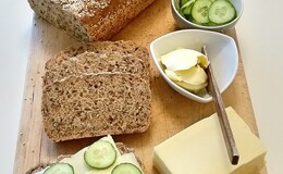 Grovt bröd med linfrön