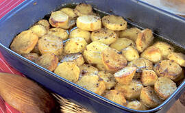 Grekisk ugnsstekt potatis (Patátes foúrnou ladorigáno)