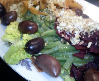 Salat med grønne bønner, rodfrugter , nøddedrys og oliven