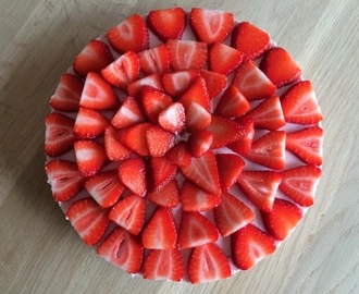 Kalorielet jordbær-cheesecake med skyr og hytteost
