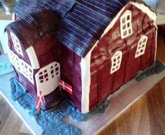 Fødselsdagskage 60 år , Svensk sommerhus kage, dessert overraskelse,drømmekage bunde, brombærmousse og hyldeblomstmousse, bordeaux fondant og chokolade fondant.