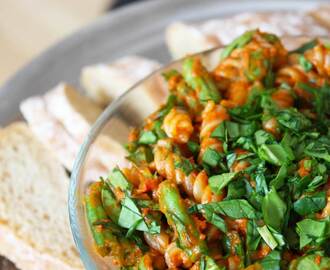 Pastasalat med Peberfrugt Pesto