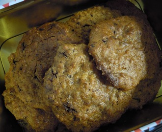 Peanutbutter/chokolade cookies sødet med dadler, æble og kokospalmesukker