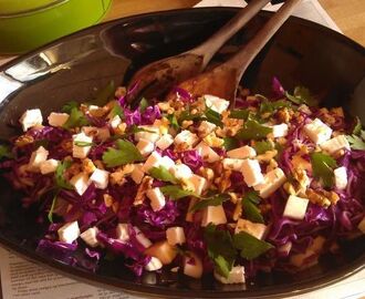 Pink salat på sommerrødkål - knasende lækkert!