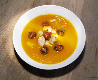 Orientalsk inspireret gulerodssuppe med semi-dried tomater
