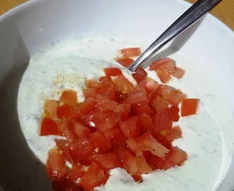 Agurkesuppe med Yoghurt og Tomat