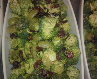 Røget  Hellefisk med broccolisalat vendt i rævedressing :0