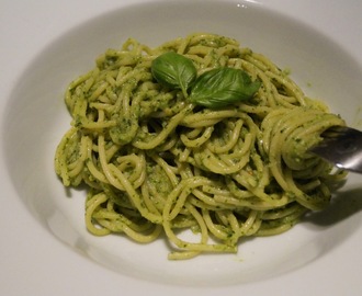 Pasta med avokado- og spinatsauce