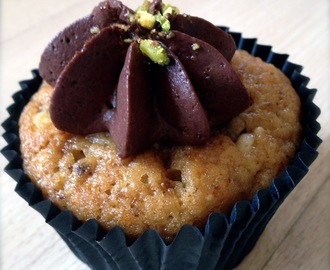 Cupcakes med banan, chokolade og pistacie