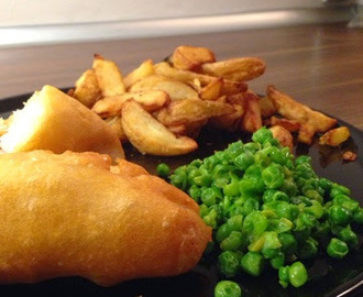 Fish and chip med maste ærter.