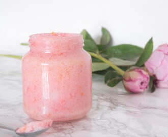 DIY: Grapefruit & peppermint body scrub