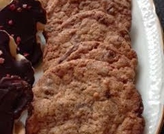 Sprøde cookies med marcipan og chokolade