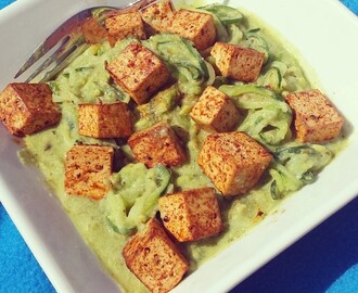 Squash spaghetti m. cremet avokado og stegt tofu