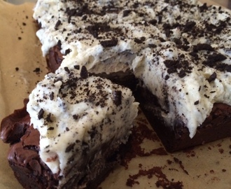 Brownie med Oreo frosting