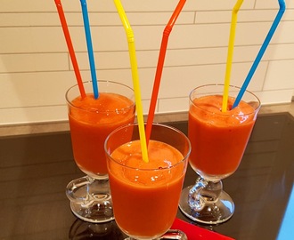 Smoothie med mango, jordbær, koriander og chili ?