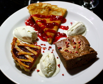Dessertkageplatte med hindbær
