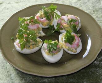 Nippemad: Fyldte æg med kørvel og rejer
