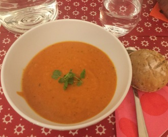 Eksotisk tomatsuppe med kokosmelk og ingefær