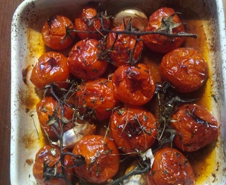 Skønne cherrytomater på stilk bagt i ovnen