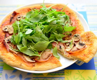 Glutenfri pizza med mælkefri ostesauce