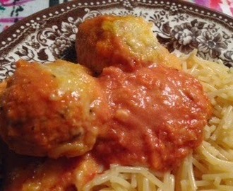 Spaghetti med kyllinge-kødboller