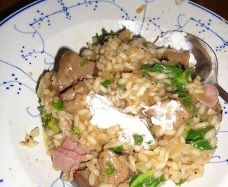 Mørk risotto med grønkål, balsamico og oksekød