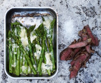 Bøf med ovnbagt asparges og gorgonzola