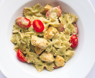 Pasta i pesto - m. Kylling