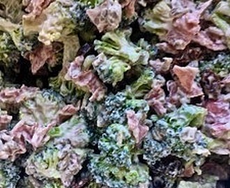 Broccolisalat – i en lettere udgave.