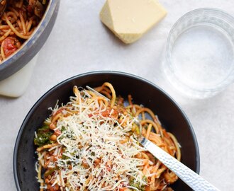 Nem hverdagsret: One-pot-pasta med fuldkornspasta og grønne linser