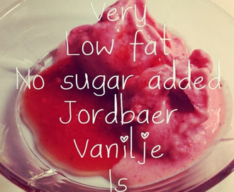 Low fat, no sugar added - jordbær-vanilje is med jordbærgrød
