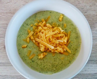 Opskrift på suppe med broccoli og cheddar ost