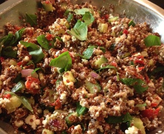 Quinoa med feta og pistacie*