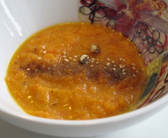 Arabisk gulerodssuppe med dukkah