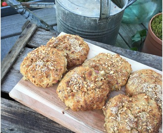 Langtidshævet æbleboller med kanelsukker