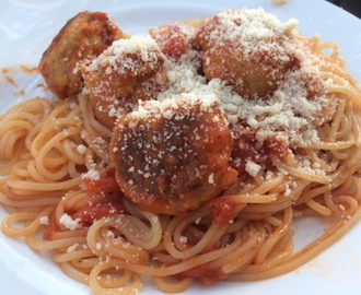 Spagetti med tomatsauce og kødboller ala lady og vagabonden