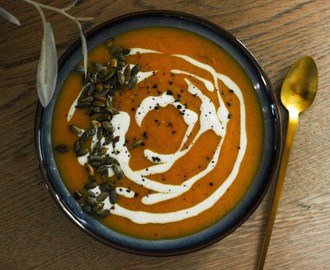 Warming Autumn vegan carrot soup