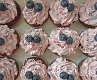 Blåbær cupcakes med Swiss Buttercream Merinque