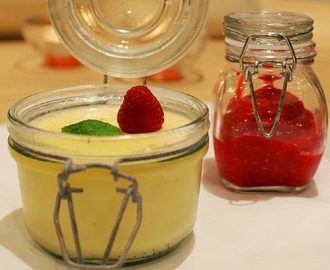 Panna cotta med frisk hindbærsauce