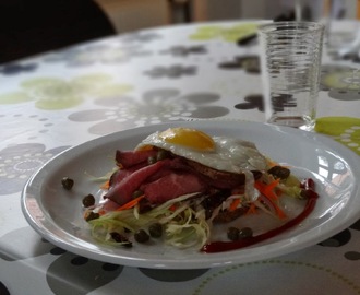 Rugbrødssandwich med spejlæg