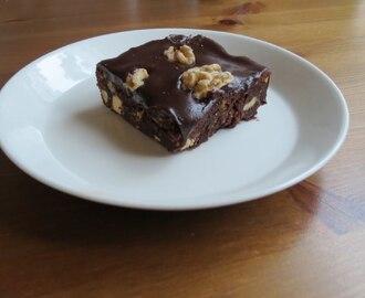 Brownie valkosuklaalla ja saksanpähkinöillä / Chocolate Chip Walnut Brownie