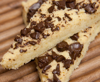 Suklaa-murokeksit / Shortcrust Chocolate Chip Cookies
