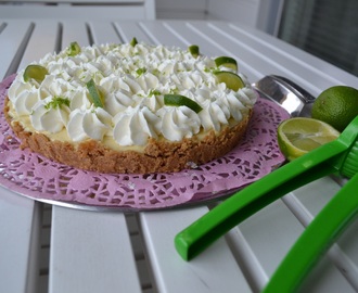 Keittokirjakatsaus: Key lime pie, parsasalaatti, heinäsirkka lautasella ja muita keväisiä juttuja