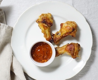 Broilerin siivet uunissa ja helppo dippikastike | Seasoned chicken wings with easy Sriracha dip
