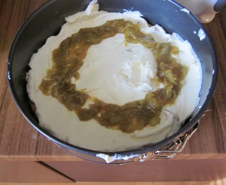 Mansikka-Raparperi juustokakku
