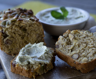 Gluteeniton hasselpähkinäleipä ja pesto-rahkalevite & ARVONTA