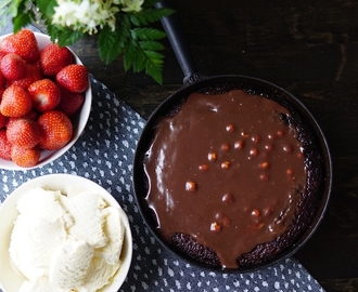Syntisen hyvä suklaakakku paistinpannussa | Decadent chocolate cake made in frying pan