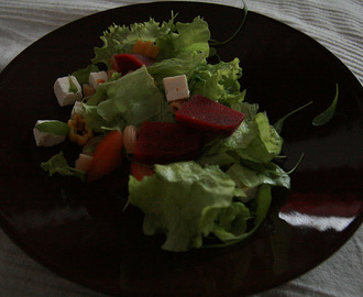 Punajuuri-"feta"salaatti