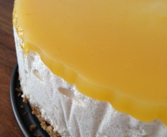 Aurinkoinen appelsiini-valkosuklaa-juustokakku