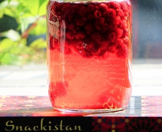 Helppo vadelmaetikka | Easy raspberry vinegar DIY